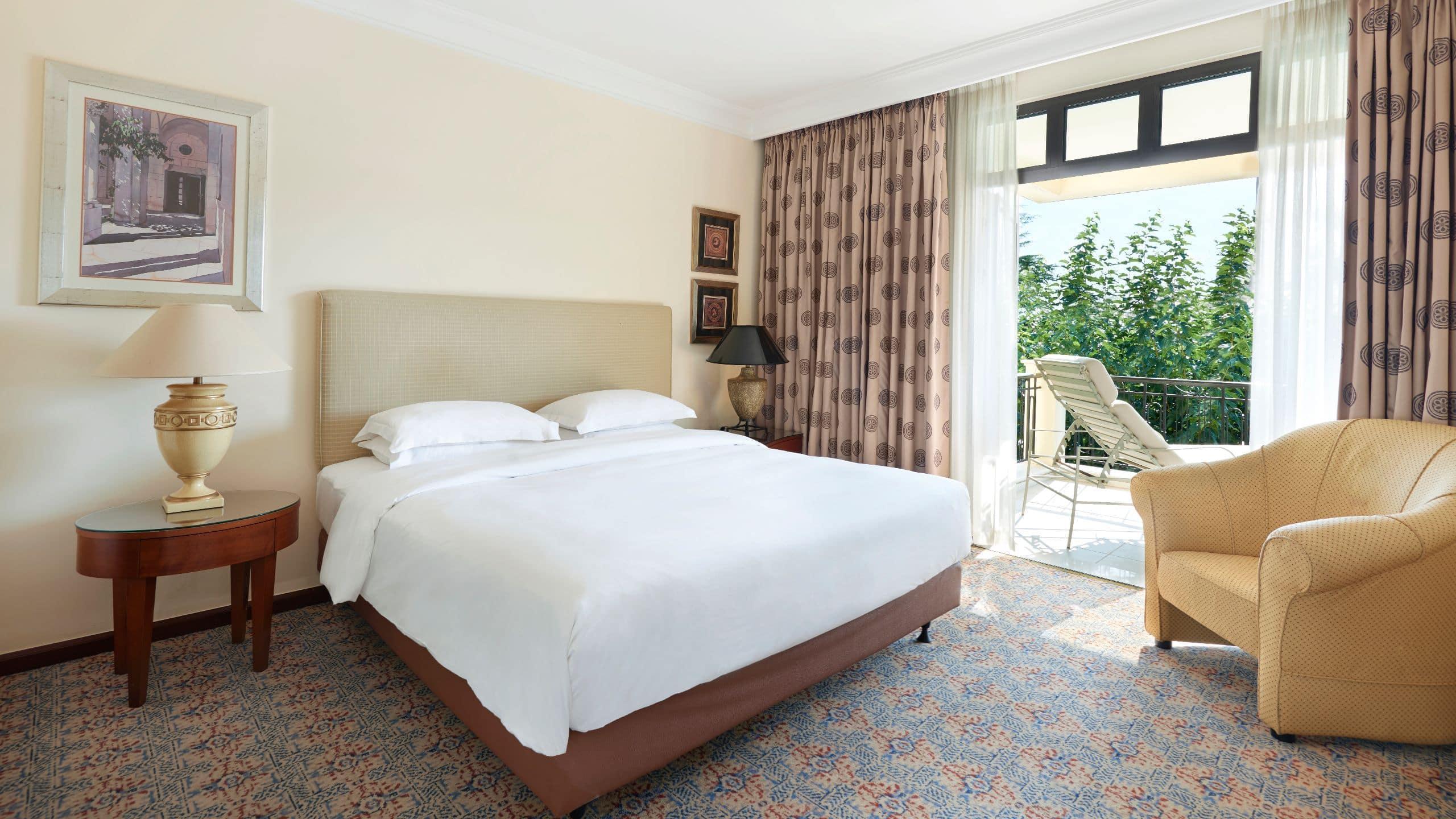 Hyatt Regency Thessaloniki Otel Dış mekan fotoğraf A guest room at the hotel