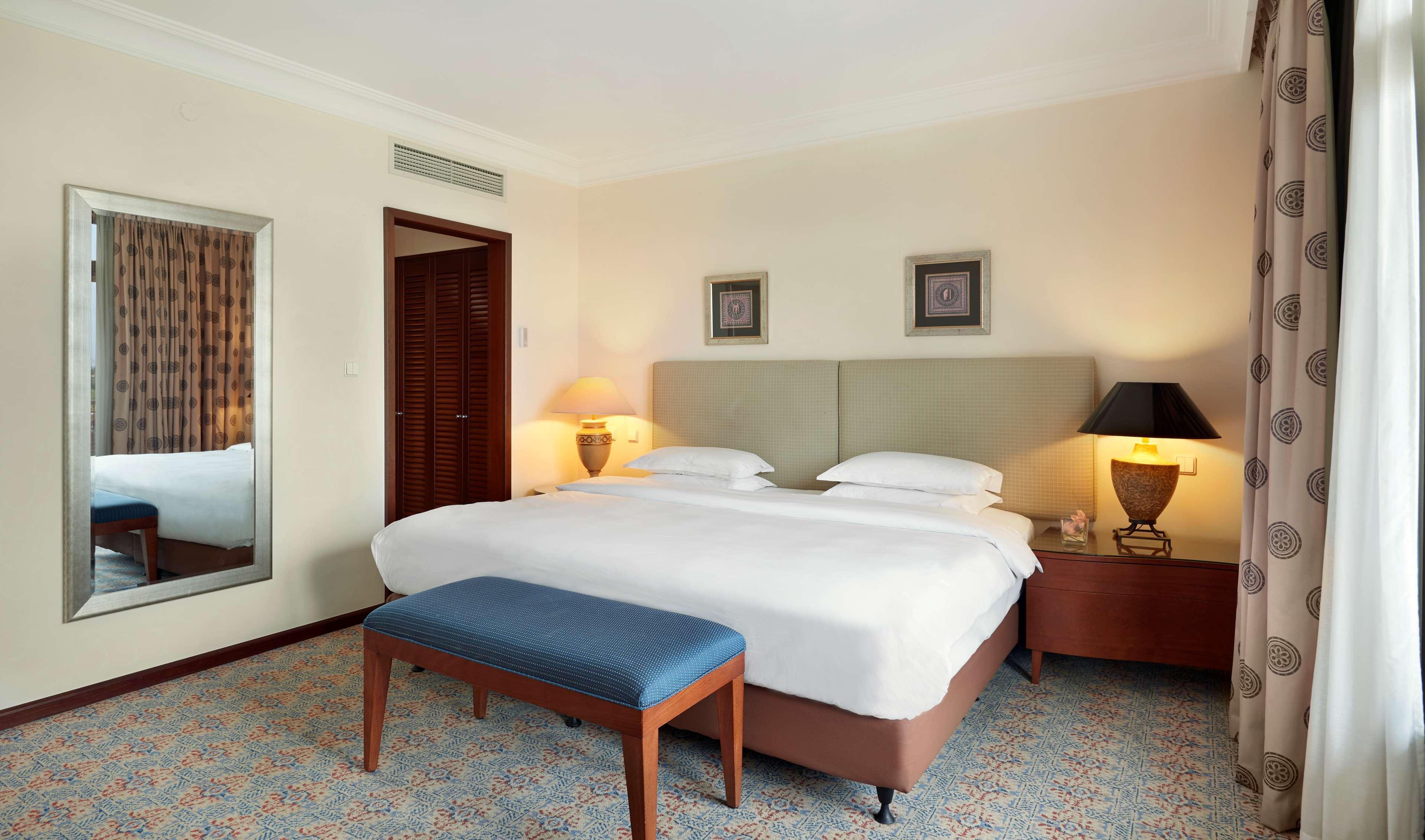 Hyatt Regency Thessaloniki Otel Dış mekan fotoğraf A bedroom at the hotel