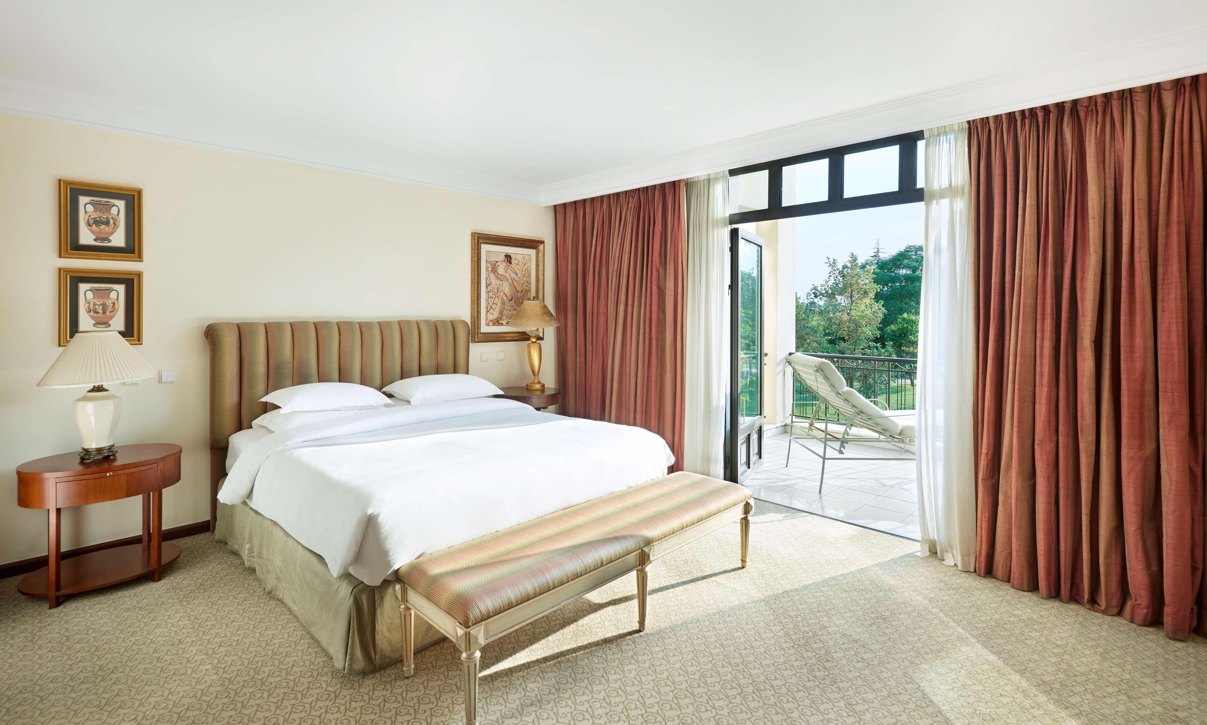 Hyatt Regency Thessaloniki Otel Dış mekan fotoğraf A bedroom at the Four Seasons Hotel