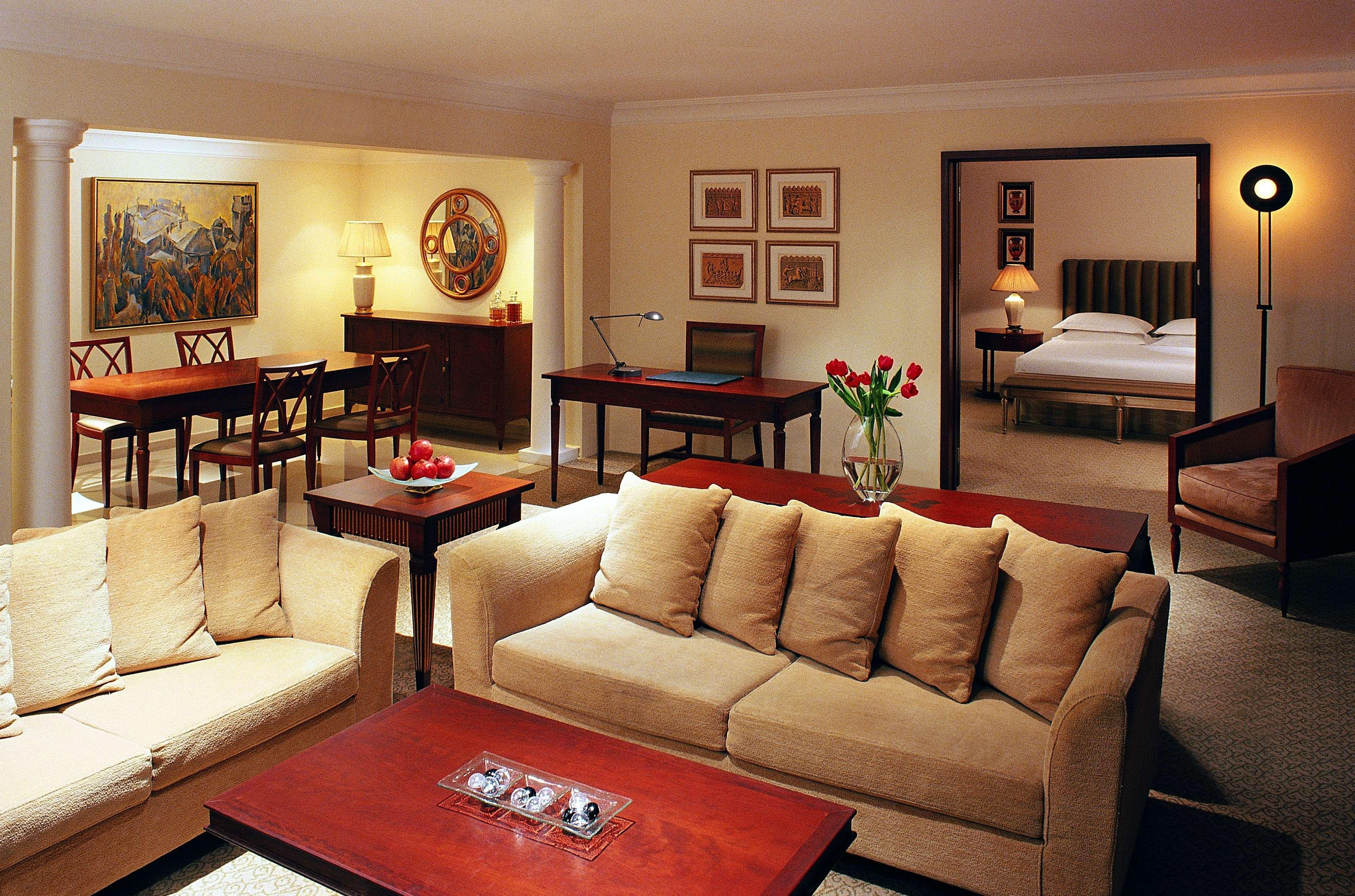 Hyatt Regency Thessaloniki Otel Oda fotoğraf A suite at the InterContinental Hotel, London, Park Lane