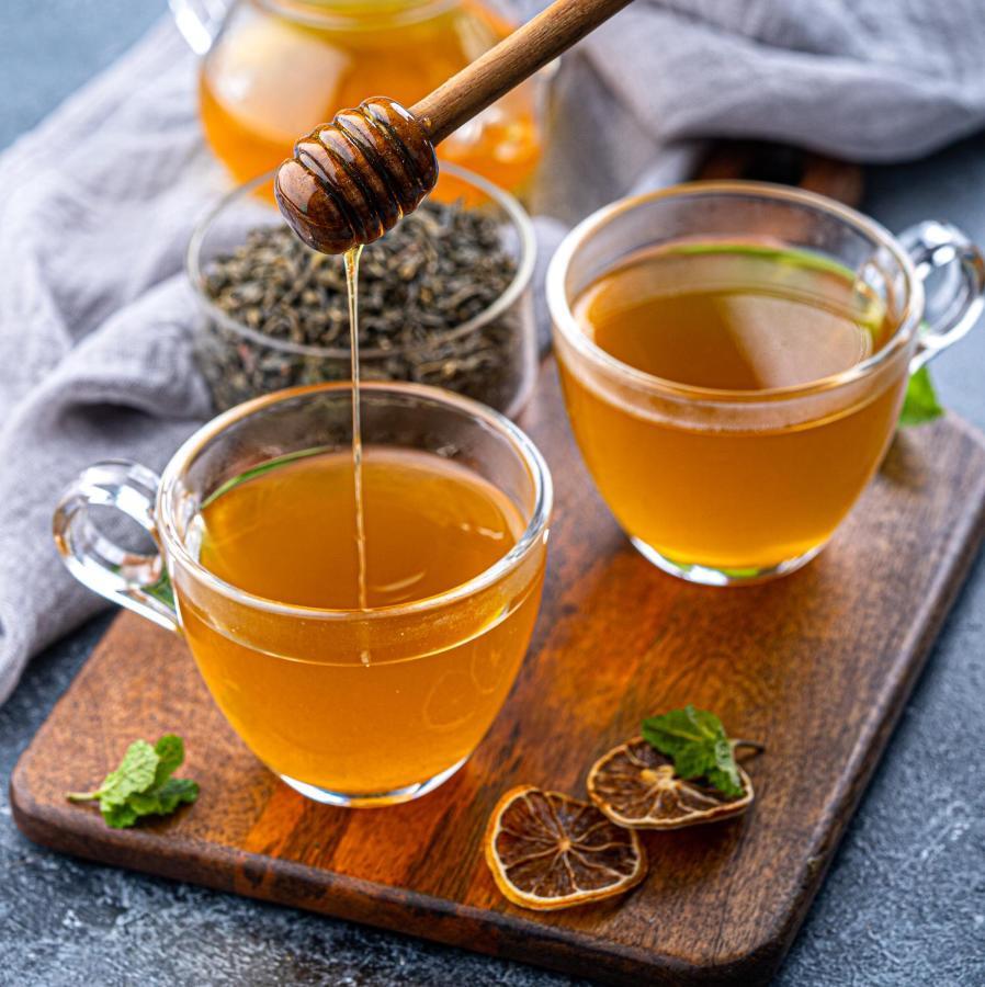 Hyatt Regency Thessaloniki Otel Dış mekan fotoğraf Honey being drizzled into a cup of tea