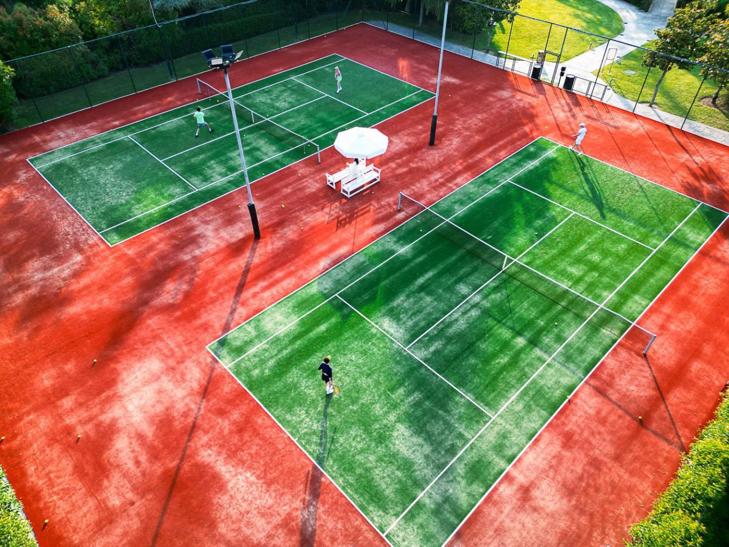 Hyatt Regency Thessaloniki Otel Dış mekan fotoğraf Tennis courts at the club