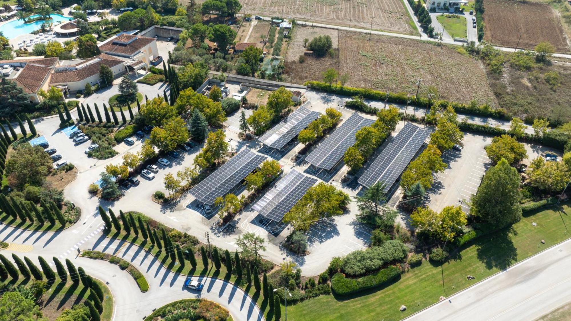 Hyatt Regency Thessaloniki Otel Dış mekan fotoğraf Solar panels at the headquarters of the University of California, Santa Barbara
